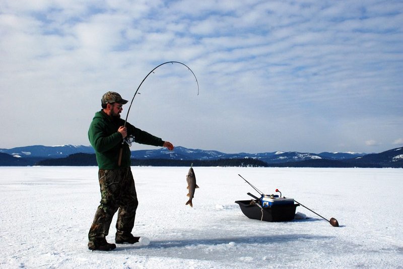 Ice fishing gambling game, ice fishing game online